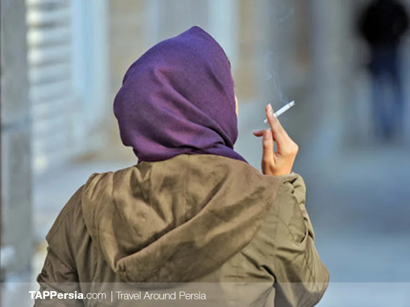 Women smoking in Iran