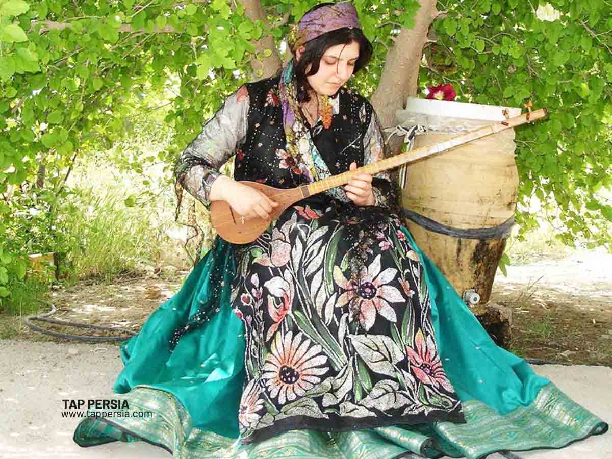 Traditional Iranian Clothing: A Reflection of History and Culture - To Iran  Tour